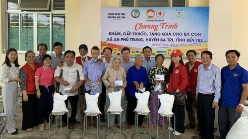 Huyện Hội Ba Tri phối hợp tổ chức khám chữa bệnh và tặng quà cho người dân có hoàn cảnh khó khăn tại xã An Phú Trung