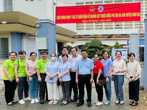 Bệnh viện Chợ Rẫy khám và sàng lọc bệnh tim cho người dân nghèo huyện Bình Đại