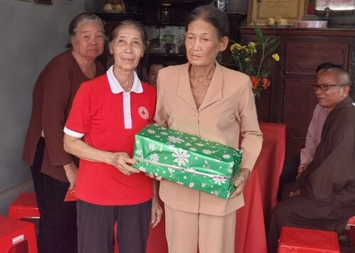 Tổ chức bàn giao nhà tình thương cho hộ nghèo xã Cẩm Sơn  nhân dịp xuân Giáp Thìn 2024