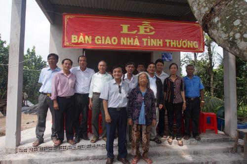 Hội Chữ thập đỏ tỉnh tổ chức lễ trao tặng 2 căn nhà tình thương xã Phong Nẫm huyện Giồng Trôm