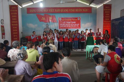 Hội Chữ thập đỏ tổ chức lễ tặng nhà tình thương tại xã Tân Thành Bình và Thành An huyện Mỏ Cày Bắc