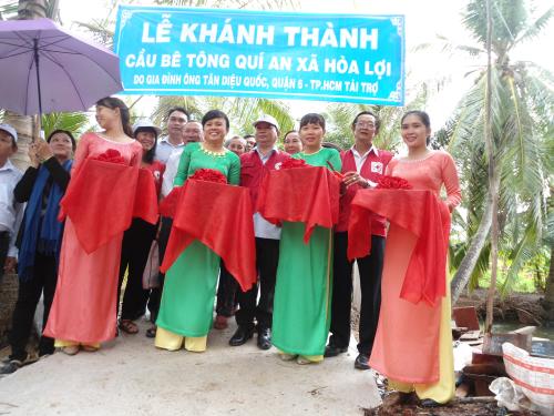Hội Chữ thập đỏ tỉnh Bến Tre tổ chức lễ khánh thành cầu pê tông nông thôn xã Hòa Lợi huyện Thạnh Phú
