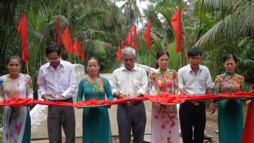 Ông Phạm Thanh Tuyền công ty TOYOVIET quận Thủ Đức TPHCM hỗ trợ kinh phí xây cầu nông thôn tại Bến Tre 
