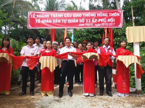 Hội Chữ thập đỏ tỉnh Bến Tre dự lễ khánh thành cầu petông nông thôn tại huyện Chợ Lách