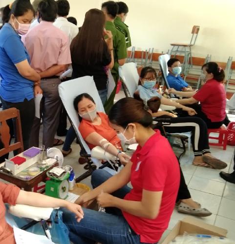 Hội Chữ thập đỏ tỉnh Bến Tre tổ chức tiếp nhận hiến máu tình nguyện tại huyện Châu Thành