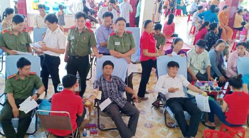 Hội Chữ Thập đỏ huyện Bình Đại tổ chức hiến máu tình nguyện đợt 4 năm 2019