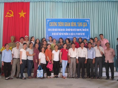 Hội Chữ thập đỏ tỉnh Bến Tre phối hợp khám bệnh, cấp thuốc, tặng quà xã Quới Điền – huyện Thạnh Phú