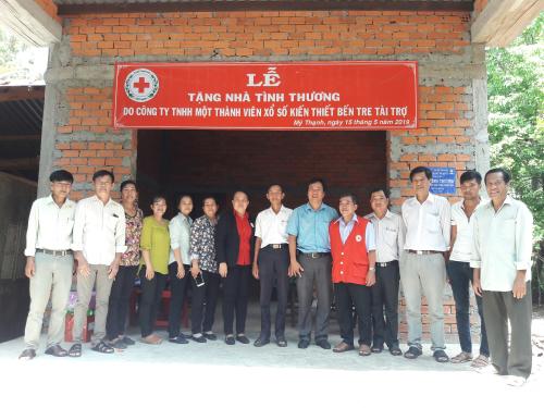 Hội Chữ thập đỏ tỉnh Bến Tre tổ chức bàn giao 03 căn nhà tình thương ở 2 huyện Mỏ Cày Bắc và Giồng Trôm