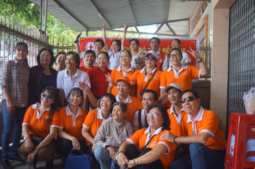 Hội Chữ thập đỏ tỉnh tổ chức tặng quà cho người khuyết tật người nghèo tại Thành phố Bến Tre