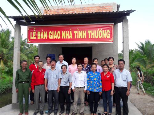Hội Chữ thập đỏ tỉnh tổ chức trao tặng 4 căn nhà tình thương huyện Bình Đại, Giồng Trôm và TP Bến Tre