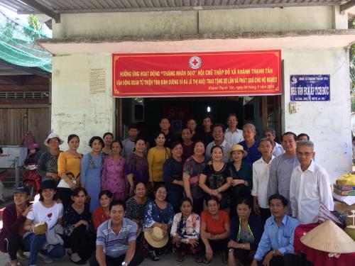  Hội Chữ thập đỏ xã Khánh Thạnh Tân phát quà hưởng ứng hoạt động Tháng Nhân đạo năm 2019