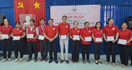 Tập huấn sơ cấp cứu cho tình nguyện viên Chữ thập đỏ huyện Bình Đại