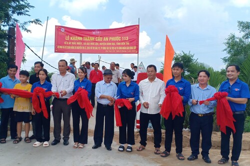 Huyện Hội Bình Đại tổ chức khánh thành cầu giao thông nông thôn 