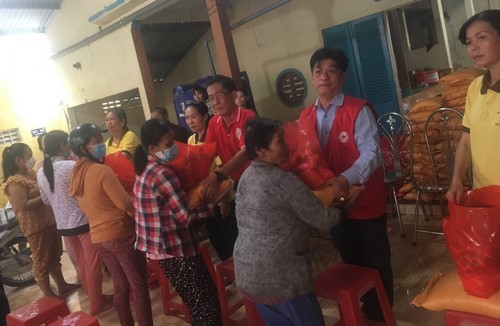 Hội Chữ thập đỏ huyện Châu Thành tặng quà “Tết Nhân ái” cho những hộ nghèo, khó khăn và bàn giao nhà tình thương nhân dịp Tết