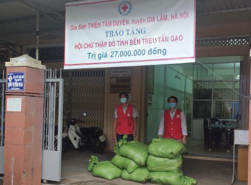 Hội Chữ thập đỏ tỉnh Bến Tre tặng gạo cho người dân khó khăn bị ảnh hưởng do dịch Covid-19  tại   huyện Mỏ Cày Bắc, Giồng Trôm và Thành phố Bến Tre