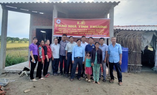 Hội Chữ thập đỏ xã Tân Xuân, huyện Ba Tri  tổ chức Lễ bàn giao nhà tình thương cho hộ nghèo