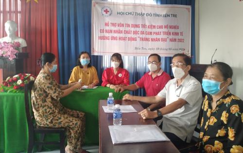 Hội Chữ thập đỏ tỉnh Bến Tre hỗ trợ vốn tín dụng tiết kiệm cho hộ nghèo có nạn nhân da cam phát triển kinh tế bền vững 