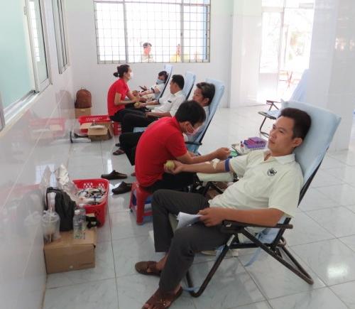 Hội Chữ thập đỏ tỉnh Bến Tre tổ chức tiếp nhận máu đợt 4 năm 2020 tại huyện Thạnh Phú