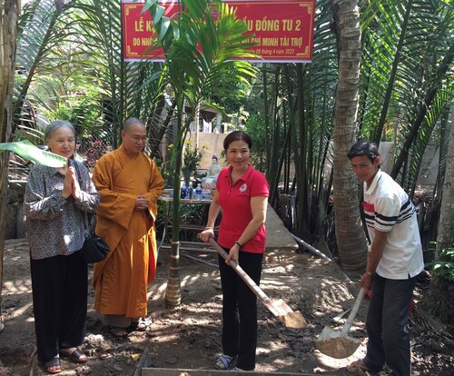 Hội Chữ thập đỏ xã Hòa Lộc, huyện Mỏ Cày Bắc khởi công xây dựng  cầu giao thông nông thôn