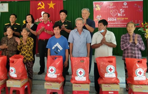 Hội Chữ thập đỏ huyện Bình Đại tổ chức “Chợ Tết Nhân ái”  Xuân Giáp Thìn năm 2024