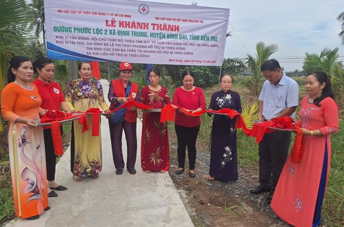 Khánh thành tuyến đường giao thông nông thôn xã Định Trung, huyện Bình Đại 