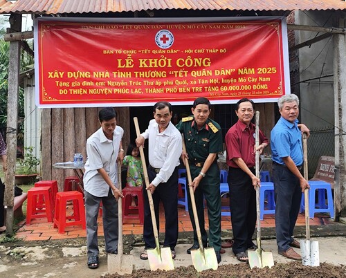 Hội Chữ thập đỏ huyện Mỏ Cày Nam tổ chức Lễ khởi công xây  nhà tình thương dịp “Tết Quân - Dân” 2025