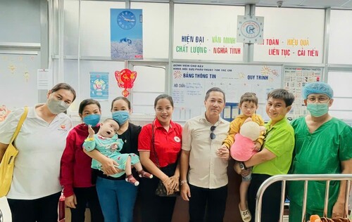 Huyện Hội Bình Đại đưa 2 trẻ em bị bệnh tim bẩm sinh điều trị miễn phí 