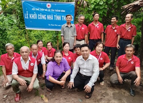 Hội Chữ thập đỏ xã Tân Thành Bình, huyện Mỏ Cày Bắc khởi công xây dựng nhà tình thương cho hộ nghèo