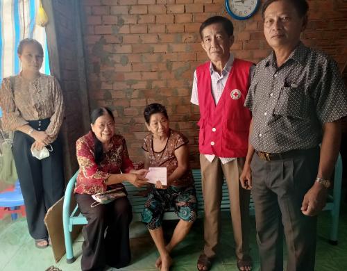 Hội Chữ thập đỏ huyện Châu Thành trao quà cho nạn nhân chất độc da cam hưởng ứng “Tháng hành động vì nạn nhân chất độc da cam”  tháng 8 năm 2022