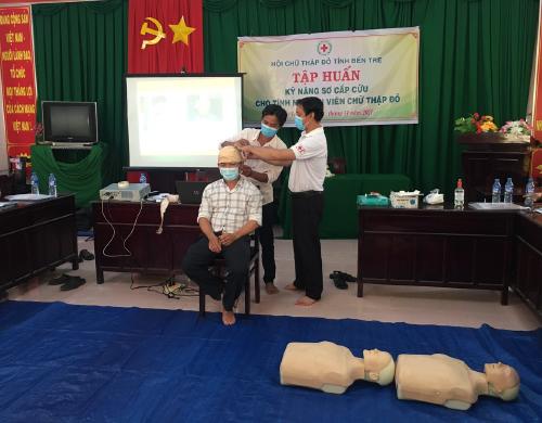 Tập huấn kỹ năng sơ cấp cứu cho tình nguyện viên Chữ thập đỏ huyện Thạnh Phú