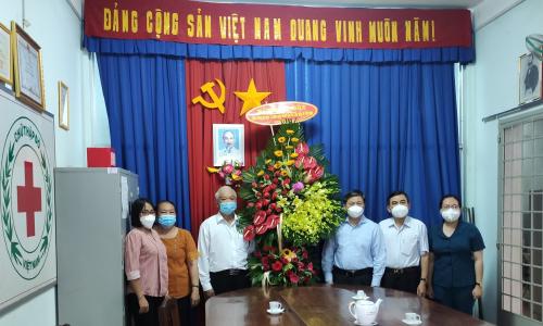 Bí thư Tỉnh ủy Lê Đức Thọ thăm, chúc mừng Hội Chữ thập đỏ tỉnh Bến Tre nhân  dịp kỷ niệm 75 năm Ngày thành lập Hội Chữ thập đỏ Việt Nam