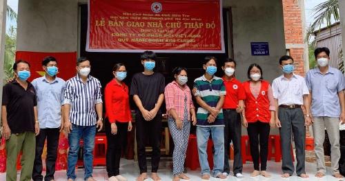 Hội Chữ thập đỏ huyện Mỏ Cày Nam tổ chức lễ bàn giao nhà tình thương cho hộ nghèo đặc biệt khó khăn  