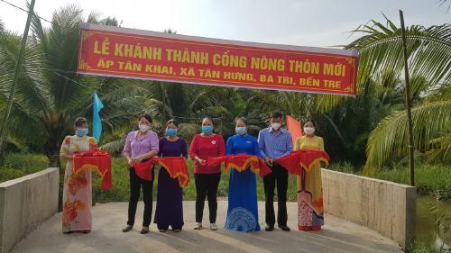 Hội Chữ thập đỏ huyện Ba Tri tổ chức lễ khánh thành  cống nông thôn xã Tân Hưng