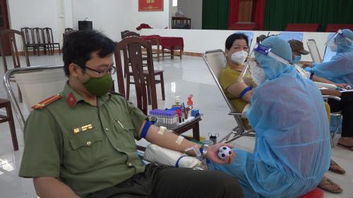 Ban vận động hiến máu tình nguyện huyện Chợ Lách vận động  hiến máu tình nguyện đợt 1 năm 2022