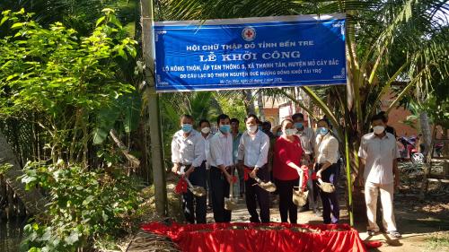 Hội Chữ thập đỏ tỉnh dự lễ khởi công lộ nông thôn xã Thanh Tân huyện Mỏ Cày Bắc