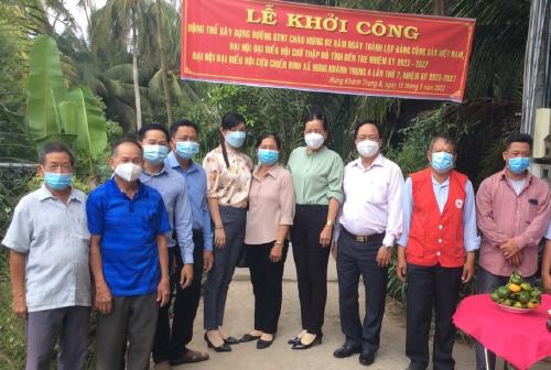 Hội Chữ thập đỏ huyện Mỏ Cày Bắc khởi công xây lộ nông thôn  tại xã Hưng Khánh Trung A 