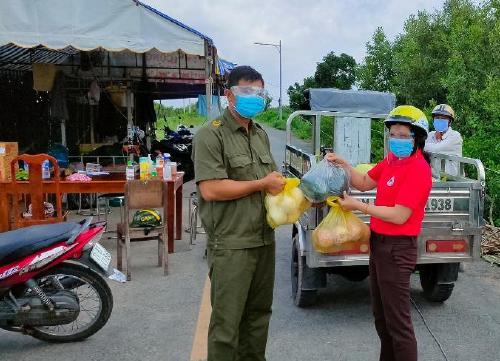 Hội Chữ thập đỏ huyện Thạnh Phú chung tay đẩy lùi dịch bệnh