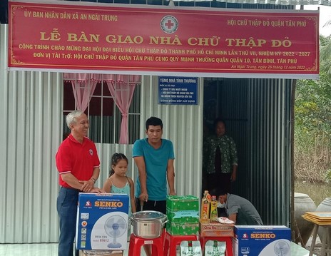 Hội Chữ thập đỏ xã An Ngãi Trung, huyện Ba Tri  tổ chức Lễ bàn giao nhà Chữ thập đỏ 