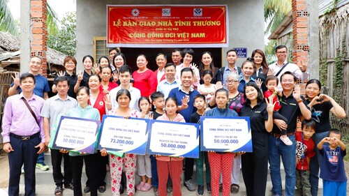 Huyện Hội Ba Tri tổ chức bàn giao nhà tình thương cho hộ nghèo