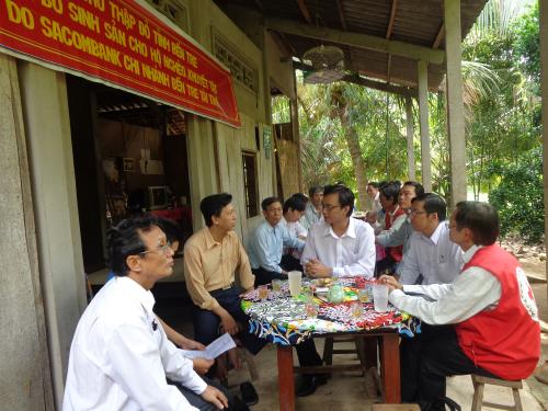 Ngân hàng TMCP Sài Gòn Thương Tín-Sacombank giúp người nghèo thoát nghèo bền vững
