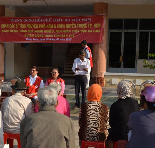 Đoàn Thầy thuốc tình nguyện Trung ương Hội Chữ thập đỏ Việt Nam (Cơ quan phía Nam) về Bến Tre khám bệnh và tặng quà Tết Ất Mùi - 2015 