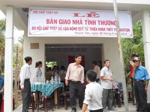 Quỹ từ thiện Khoa Thủy foundation TPHCM tặng nhà tình thương cho hộ dân nghèo tại xã Thanh Tân huyện Mỏ Cày bắc