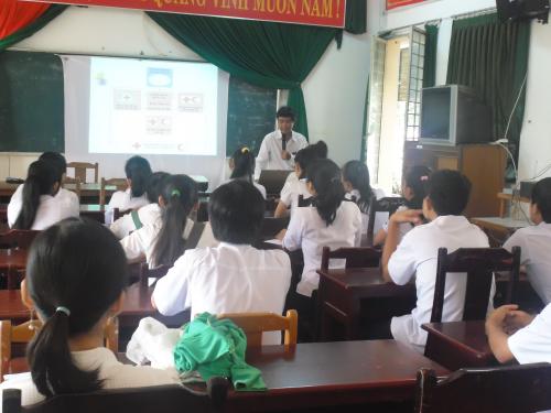 Hội Chữ thập đỏ Bến Tre tập huấn công tác hội cho trường PTTH Phan Thanh Giản (Ba Tri)