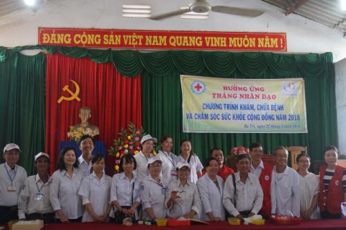 Hưởng ứng Tháng Nhân đạo năm 2018 Hội Chữ thập đỏ tỉnh Bến Tre tổ chức khám bệnh cấp thuốc tặng quà cho người nghèo huyện Ba Tri