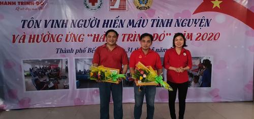 Lễ tôn vinh, khen thưởng cán bộ, công nhân viên chức lao động Công ty TNHH may xuất khẩu Việt Hồng và phát động hưởng ứng Chương trình “Hành trình đỏ” năm 2020