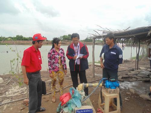 Kiểm tra và nghiệm thu giếng nước gia đình ở các xã thuộc huyện Thạnh Phú và H. Châu Thành
