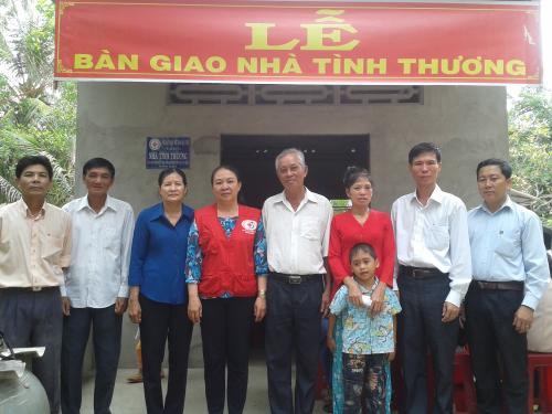 Hội Chữ thập đỏ tỉnh Bến Tre tiếp tục bàn giao nhà tình thương cho hộ nghèo do bà Nguyễn Thị Kim Nhung Thành phố Hồ Chí Minh tài trợ