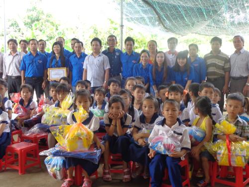 Ngân hàng Đầu tư và phát triển Campuchia tặng học bổng cho học sinh nghèo tại Bến Tre