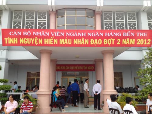 Ngành ngân hàng tỉnh Bến Tre hiến máu tình nguyện đợt 2 năm 2012