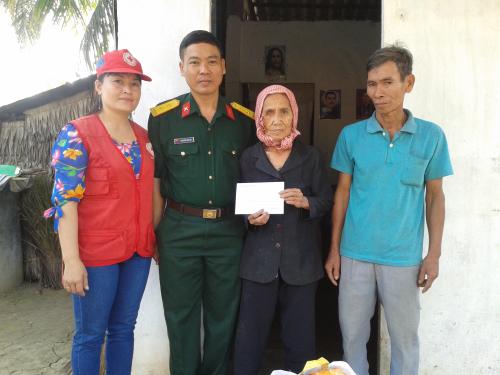 Hội Chữ thập đỏ tỉnh Bến Tre phối hợp Bộ chỉ huy quân sự tỉnh thực hiện hoạt động về nguồn tại huyện Thạnh Phú Bến Tre.